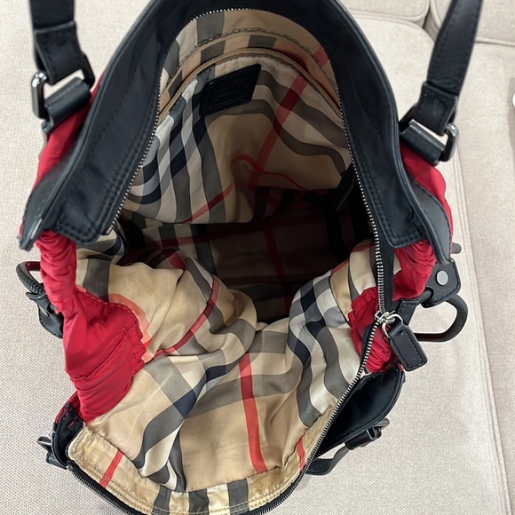 AUTHENTIC BURBERRY $575 BUCKLEIGH RED LARGE NYLON OVERNIGHT PURSE TOTE BAG - Picture 5 of 9